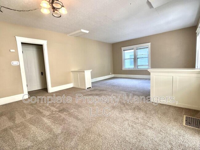 Foto del edificio - 806 John Farry Pl