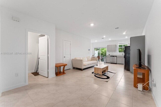 Foto del edificio - 336 NW 8th Ct