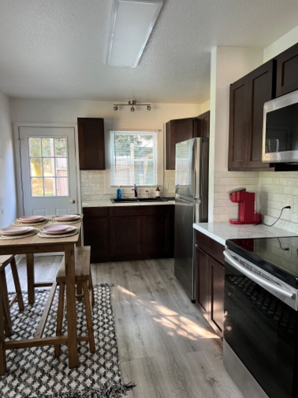 509 W McElhaney Rd Unit C, Taylors, SC 29687 Room for Rent in Taylors