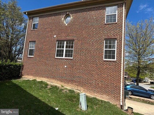 Building Photo - 2716 Stanton Rd SE