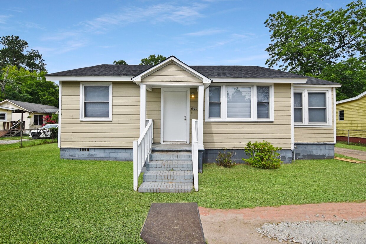 Primary Photo - Updated 3 Bedroom House Across From Wilkin...