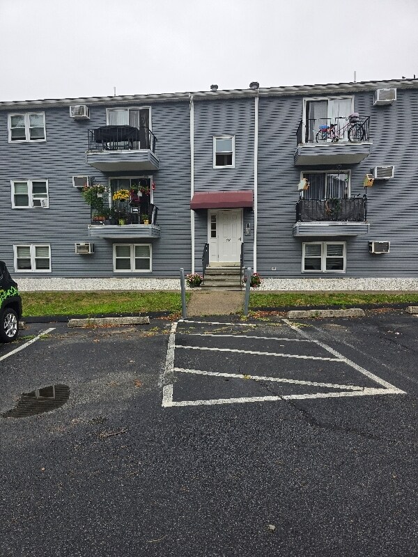 Foto del edificio - 882 Old Plainville Rd