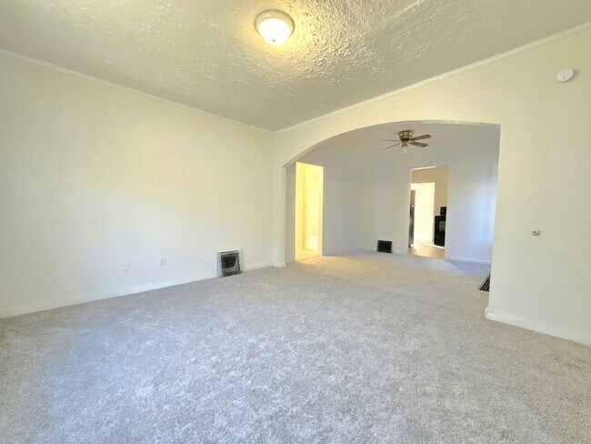 Building Photo - 1213 Fremont St