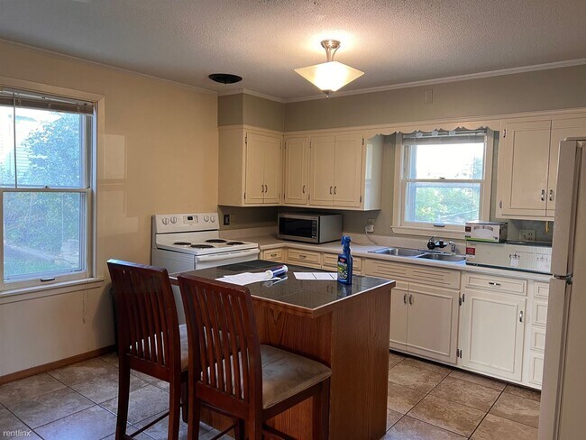 Foto del edificio - 3 br, 1.5 bath Triplex - 221 N 5th St 4 Be...