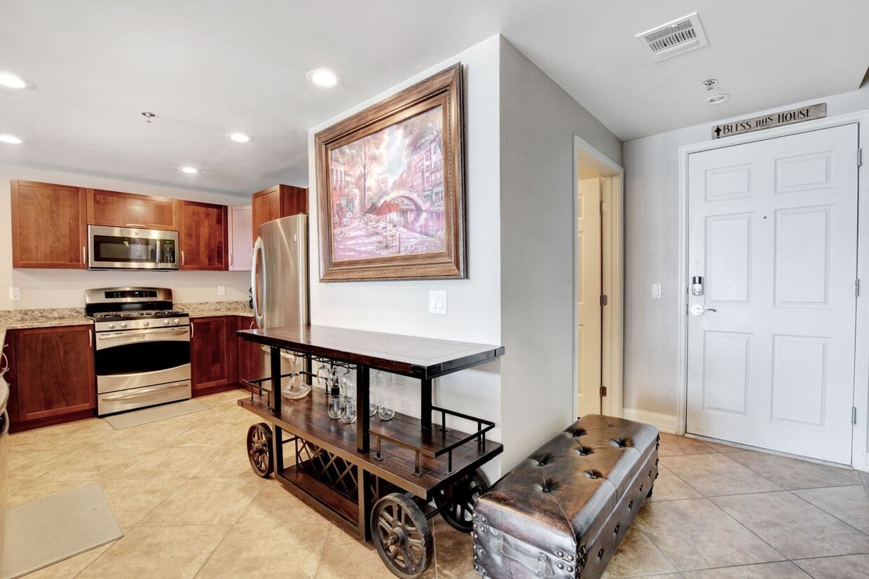 Primary Photo - HIGHRISE DOWNTOWN, FULLY FURNISHED!