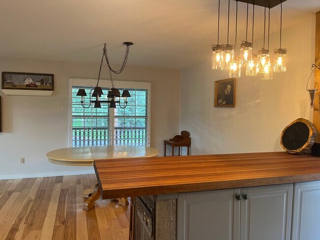 Foto del edificio - 284 Ridge Rd