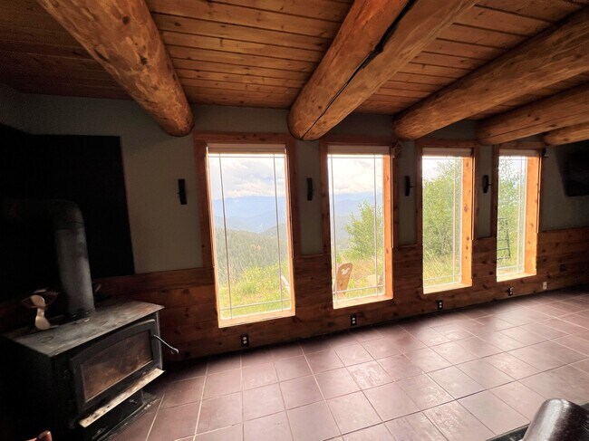 Foto del edificio - 386 Red Tail Ridge Rd