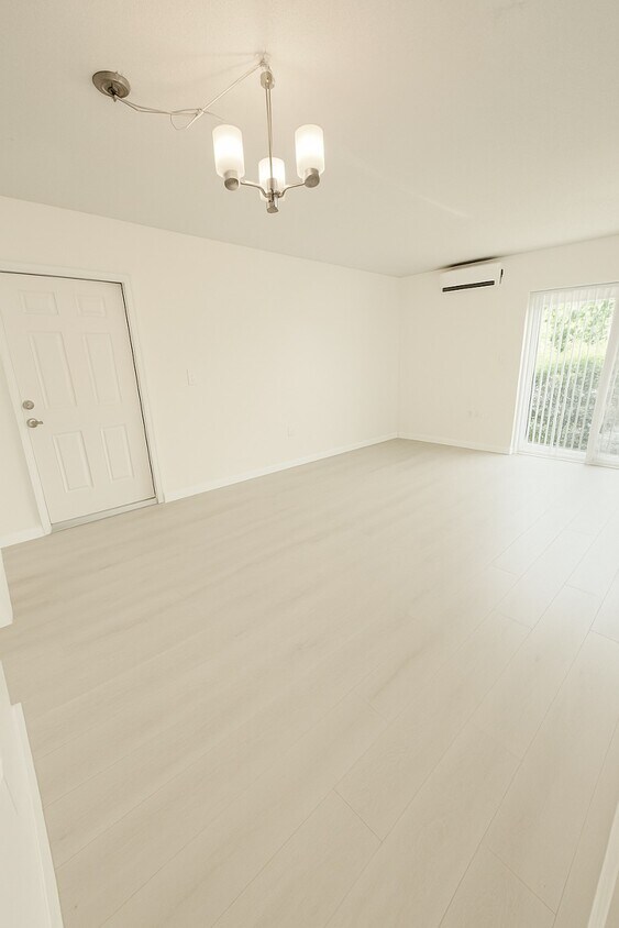 Living/Dining Room - 1624 NW 16th Ter