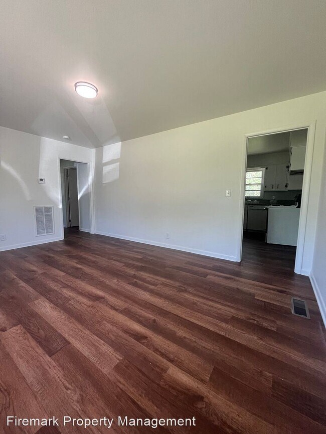 Building Photo - 3 br, 1 bath House - 207 S Fairoak St