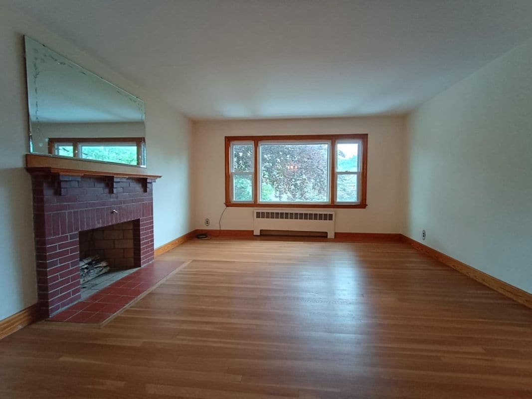 Primary Photo - 77 Forest St