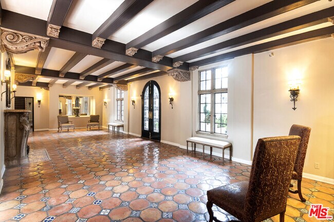 Foto del edificio - 308 N Sycamore Ave