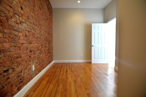 Building Photo - 605 Gates Ave