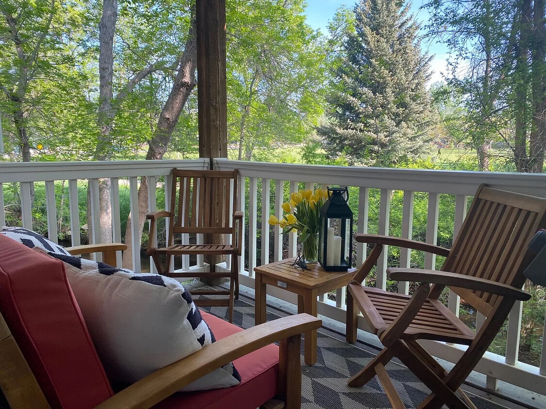 private covered back deck - 4945 Noble Park Pl