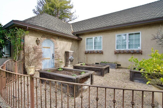 Building Photo - 1571 Silver Trail