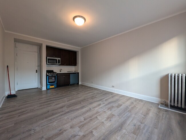 Foto del edificio - 3335 W Diversey Ave