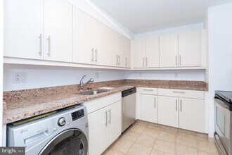 Building Photo - 219 S 18th St