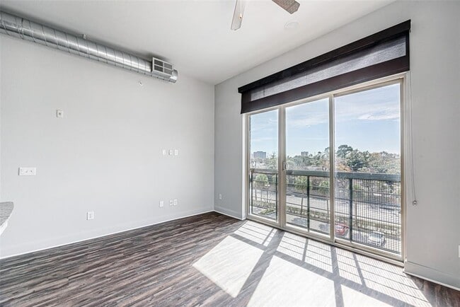 Building Photo - 4410 Westheimer Rd