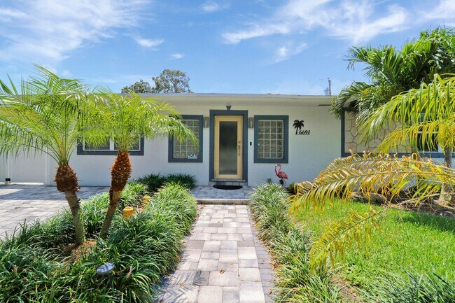Building Photo - 6691 Westview Dr