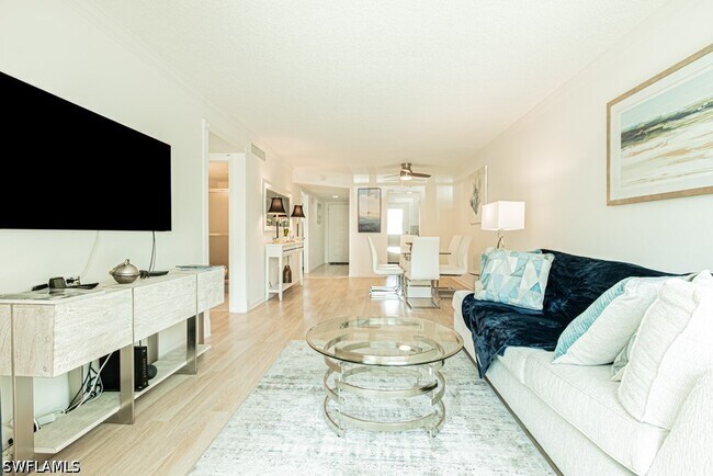 Foto del edificio - 72 7th St S