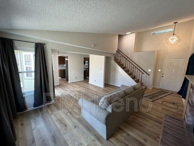 Foto del edificio - 1456 Canyon Creek Rd