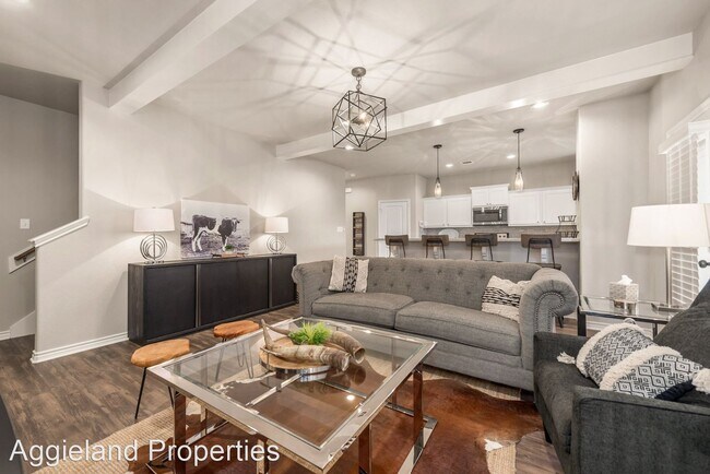 Building Photo - 4 br, 4.5 bath House - 532 Momma Bear