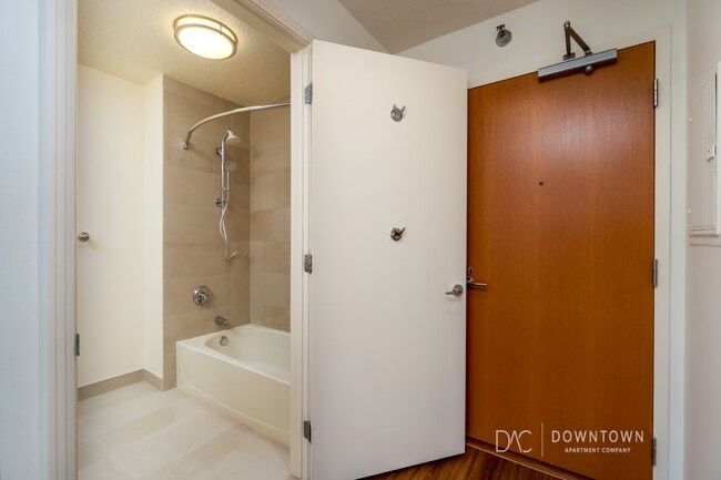 Foto del edificio - 511 N Kingsbury St