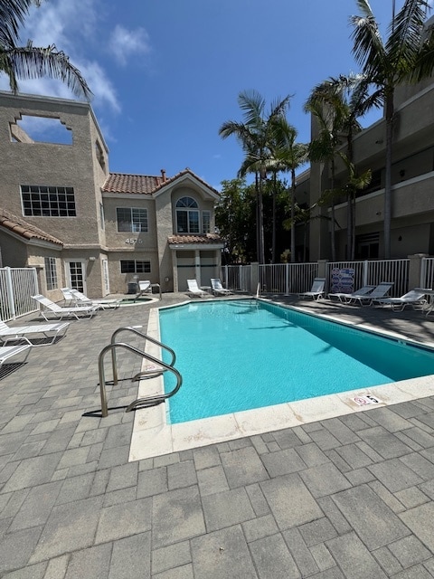 Community pool, jacuzzi and clubhouse - 4581 Warner Ave