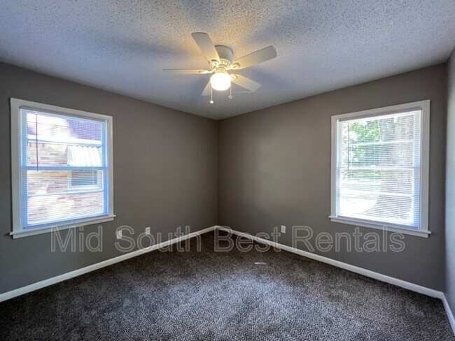 Building Photo - 3520 Hallbrook St