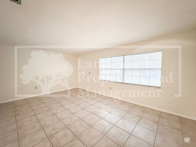 Foto del edificio - 4819 Fernery Ln