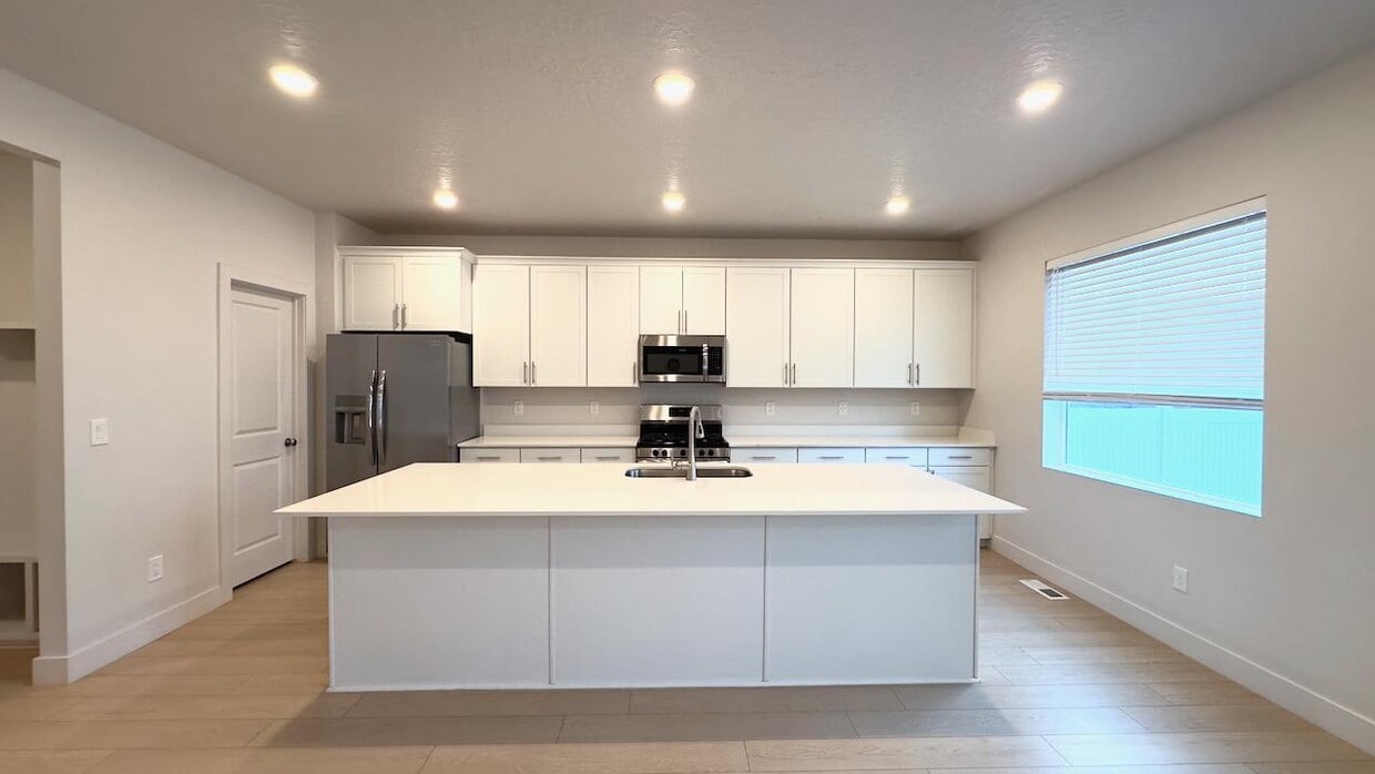 Foto principal - 414 W Snowberry Dr