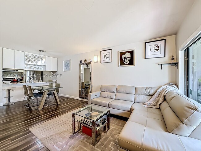 Foto del edificio - 18296 Mediterranean Blvd
