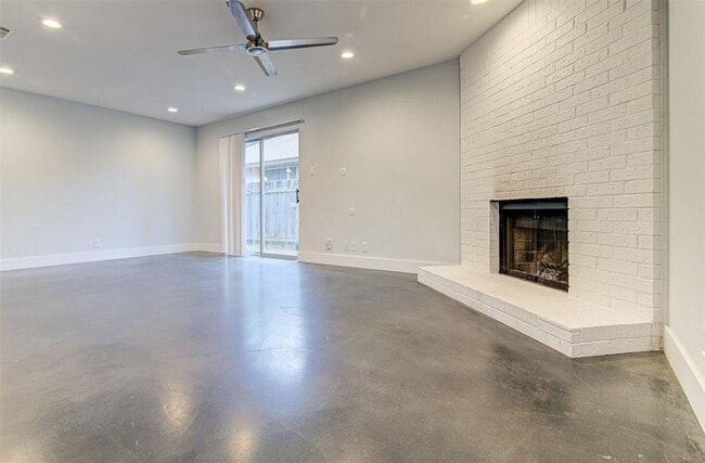 Building Photo - 7216 Lilac Ln