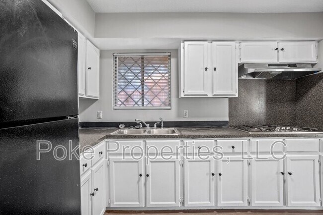 Foto del edificio - 2821 General Doolittle Ave