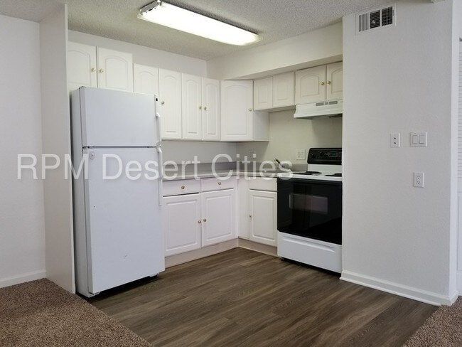 Building Photo - A Great Old Town La Quinta Unit