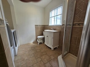 Building Photo - 19 Shamrock Ln