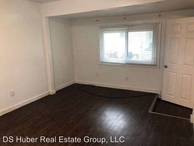 Building Photo - 924 W Ionia St