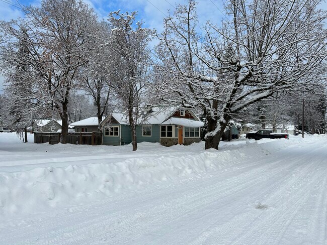 Building Photo - 605 Washington Ave