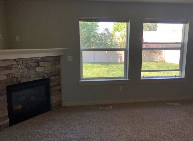 Foto del edificio - "Charming 3-Bed Home with Granite Countert...
