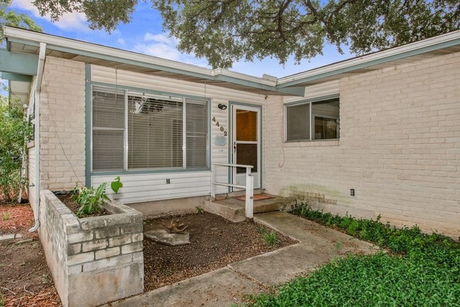 Building Photo - 4402 Bikini Dr San Antonio TX 78218