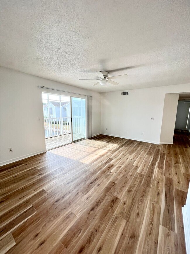 Foto del edificio - 8791 Chandler Dr