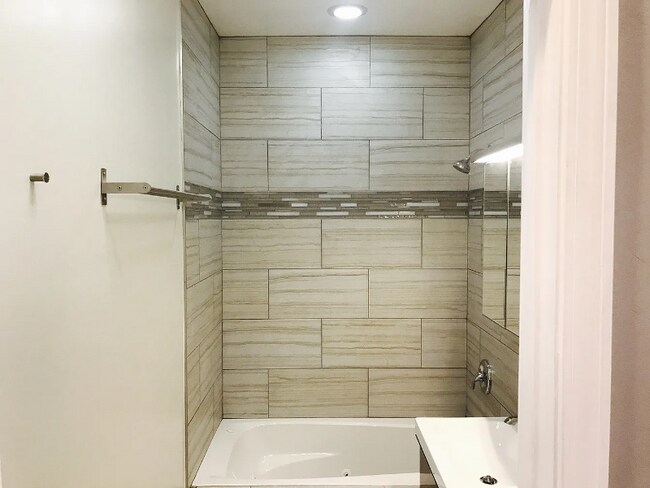 Foto del edificio - 10450-10452 S Maryland Ave