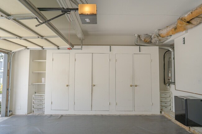 Building Photo - 5734 Canterbury Dr