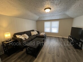 Building Photo - 1610 Pebrican Ave