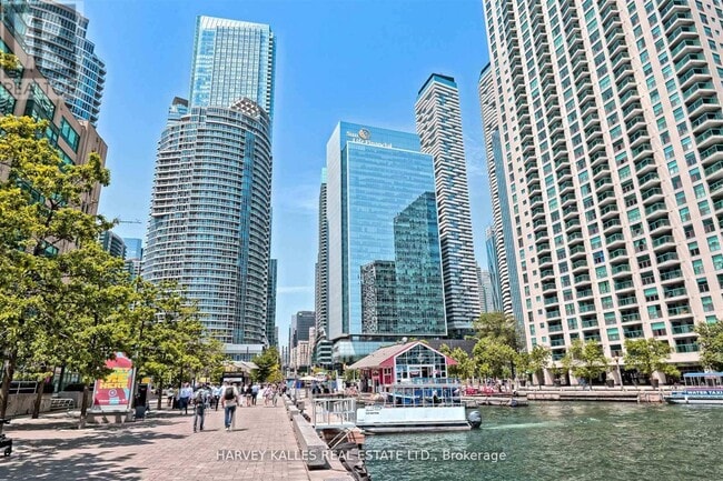 Photo du bâtiment - 99 Harbour Square