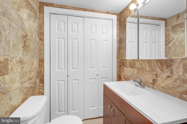 Foto del edificio - 5 W Girard Ave