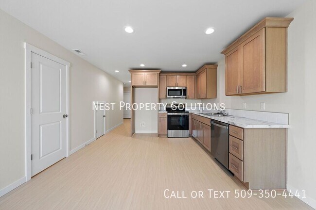 Building Photo - 1613 W Lee St
