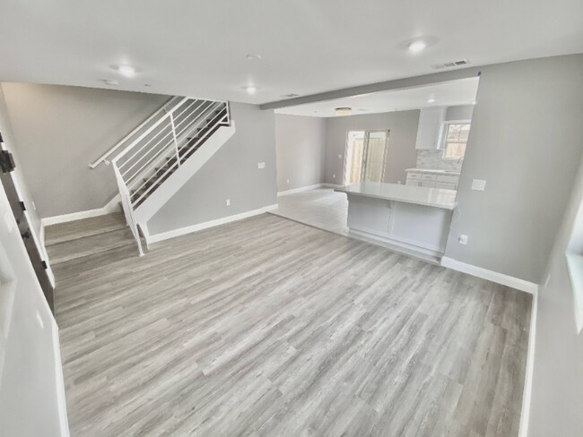Building Photo - 6513 Milton Ave
