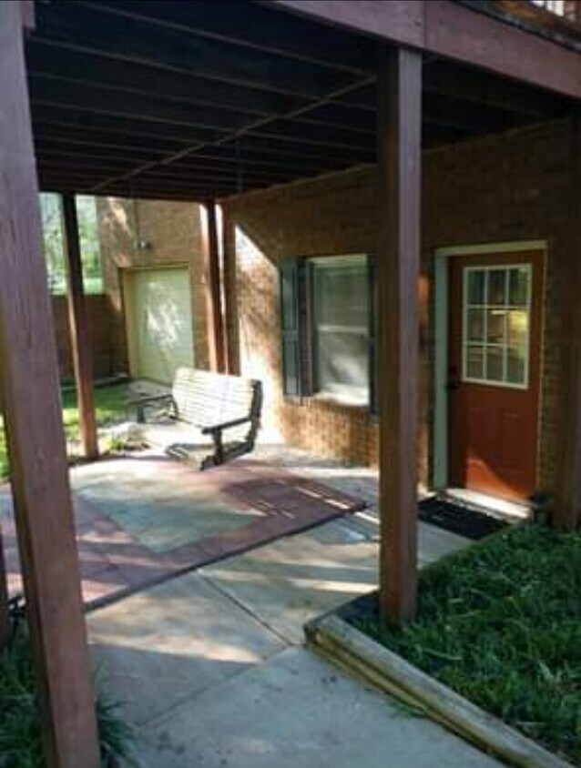 Primary Photo - 1075 Hargrove Lake Rd