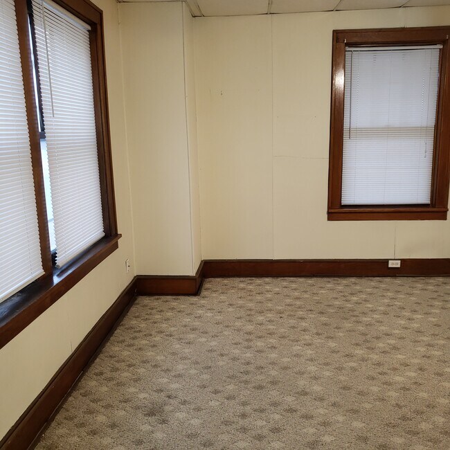 Main room - 1019 N Perry St