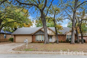 Building Photo - 736 Highland Crest Dr